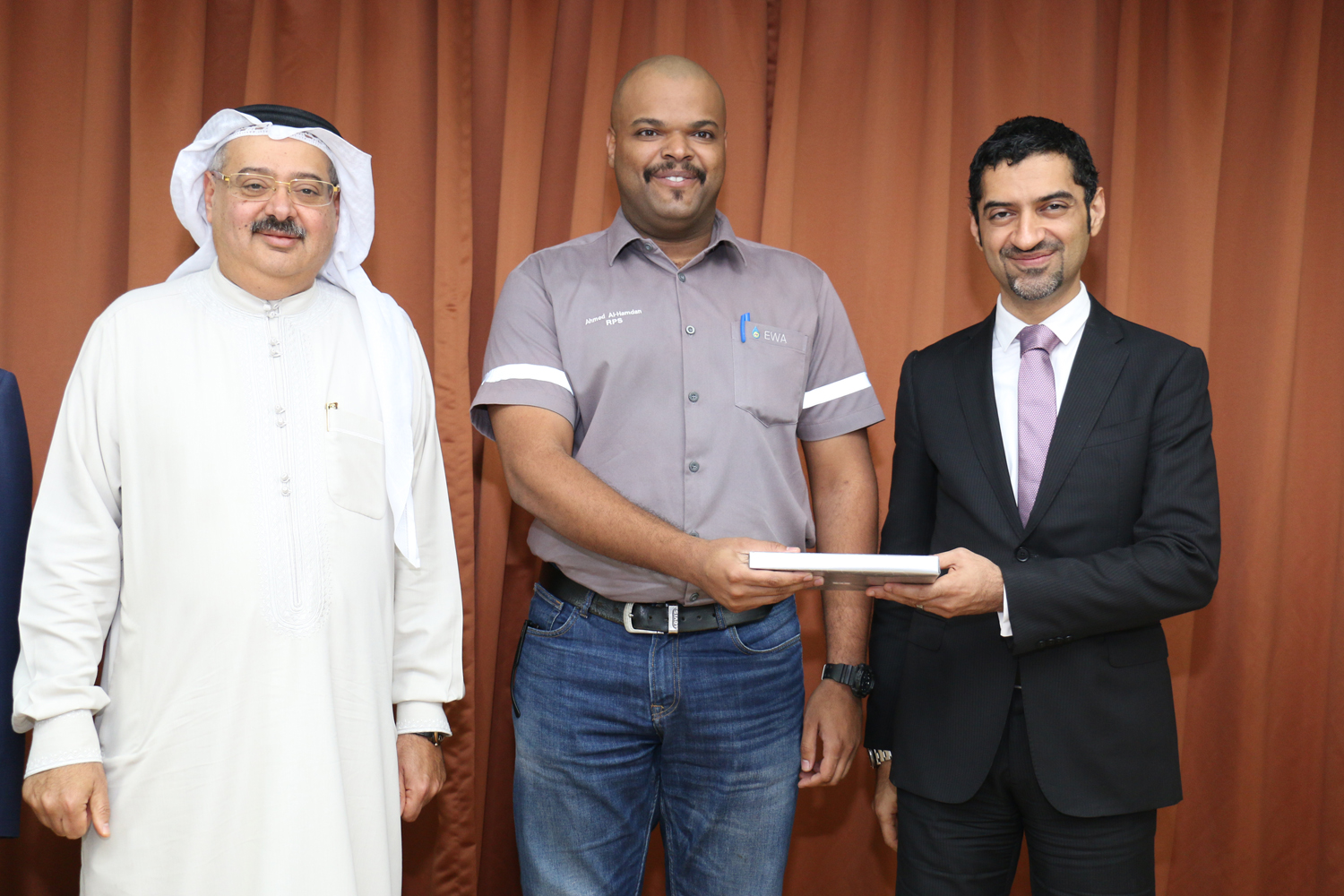 Water and Electricity Minister inspects WEA training section Bahrain